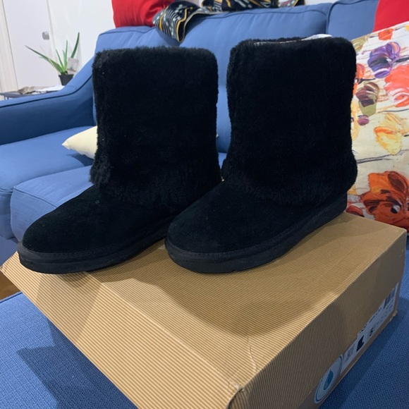 Black Patten Ugg’s size 5 with box! - Picture 2 of 5